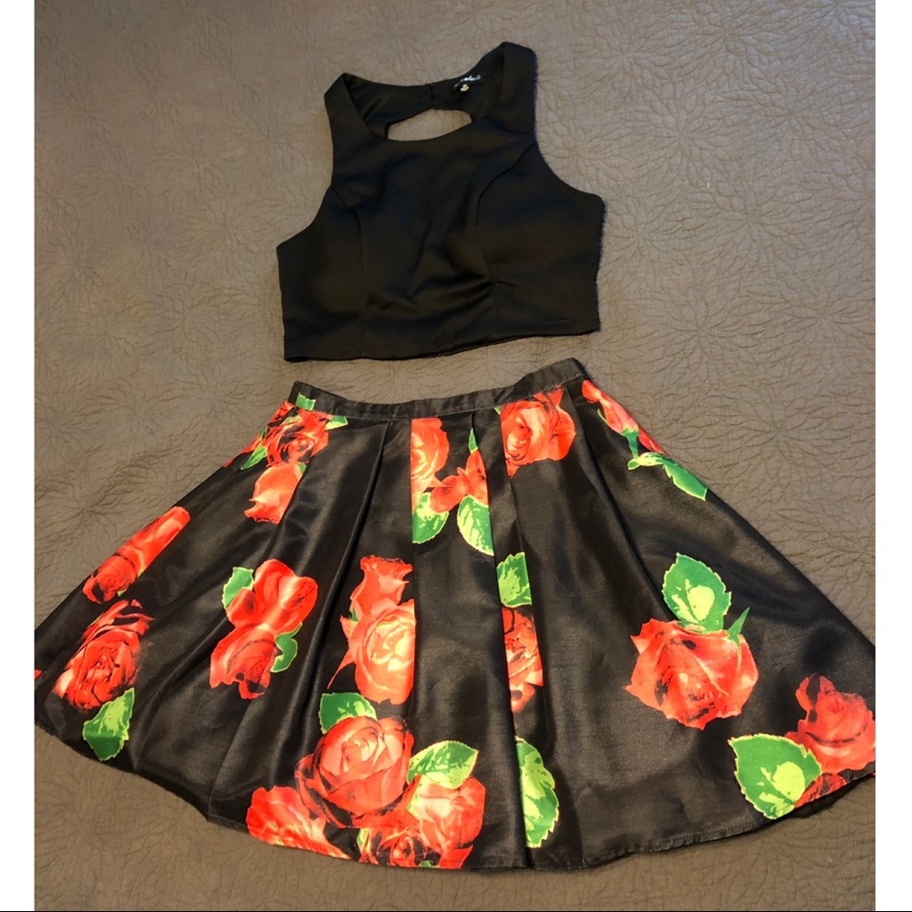 🍂 2 Piece Adorable Like-New Black & Red Dress! 🍂